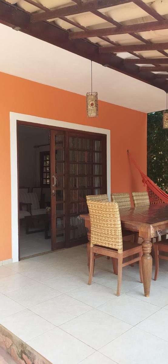 Casa 2 suítes com ar - Até 6 pessoas - em condomínio com piscina - Housity
