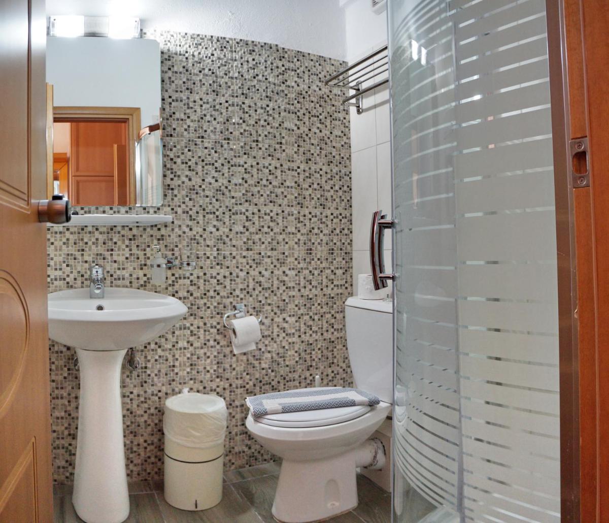 HOTEL VICKY II - Housity