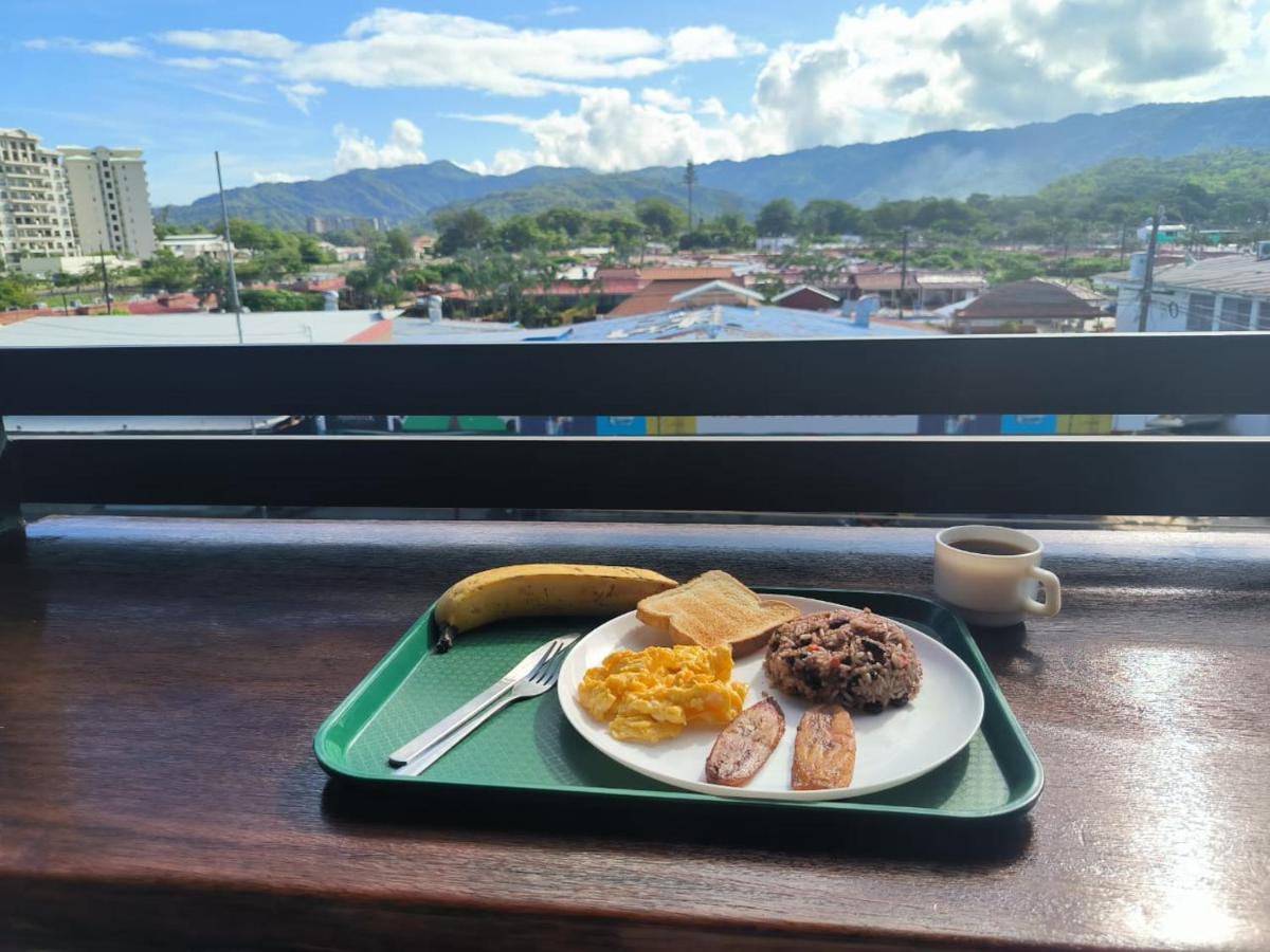 La Hacienda Rooms & Food - Housity