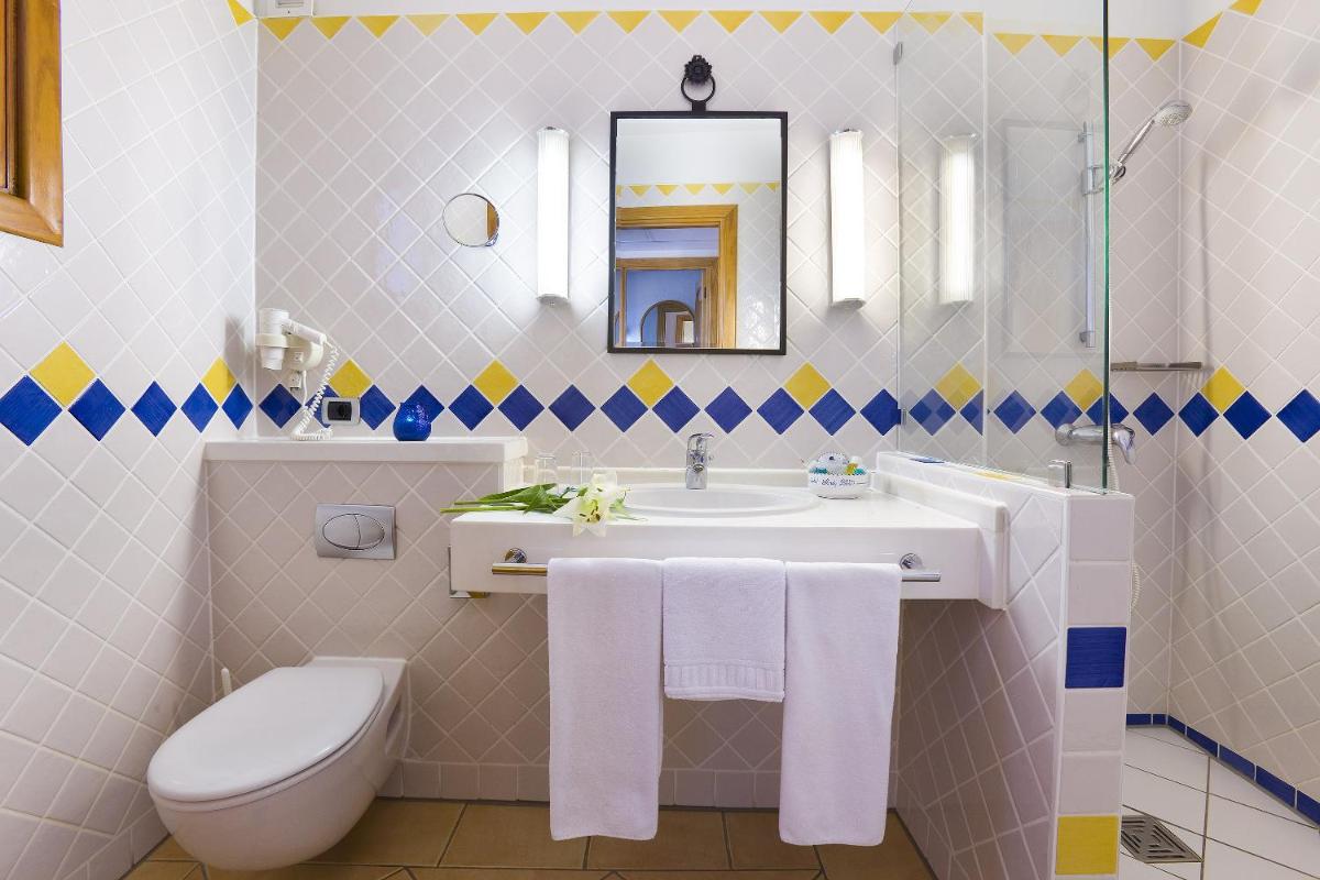 Un baño de Seaside Sandy Beach
