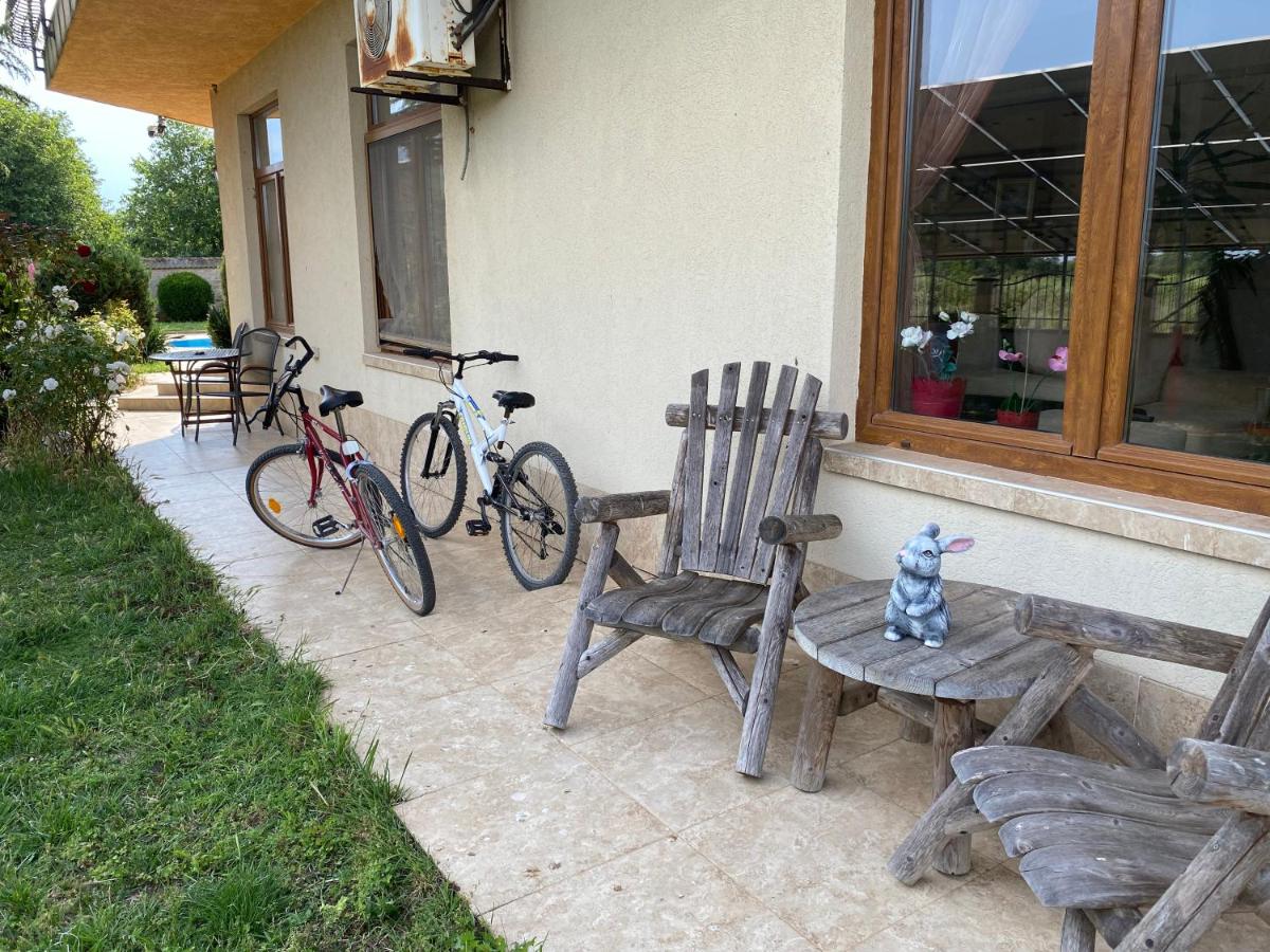 Guest House Golden Flake 4km from Bolata beach - Housity