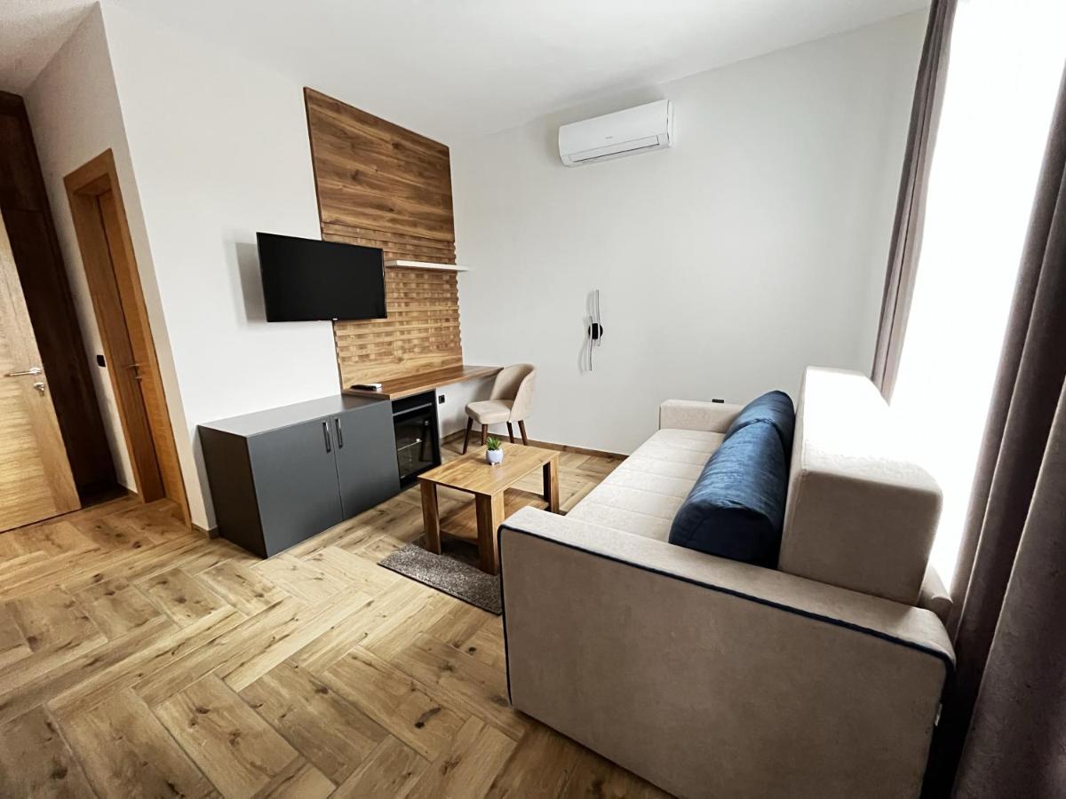 ĆAKA Luxury Rooms & Restaurant - Housity