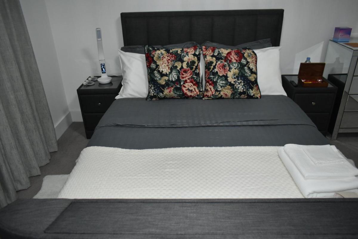 A private en-suite bedroom in Bromley-by-Bow - Housity