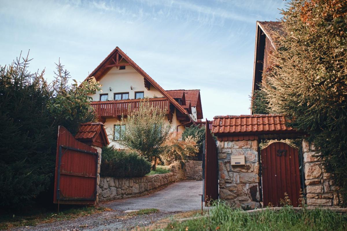 Naruby Ubytování - Housity