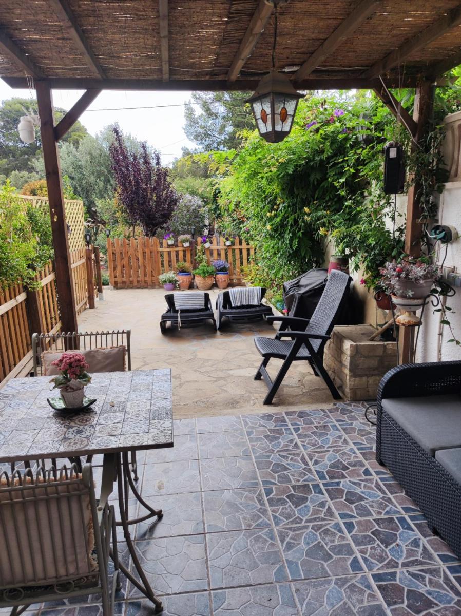 Apartamento wifi alta velocidad, Netflix, piscina y jardin privados - Housity