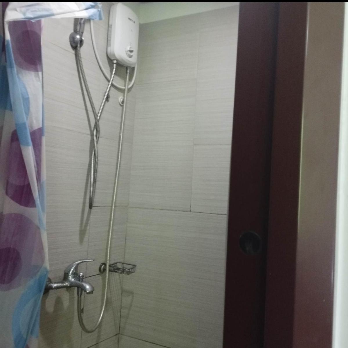 Alabang Staycation by Gina - Housity