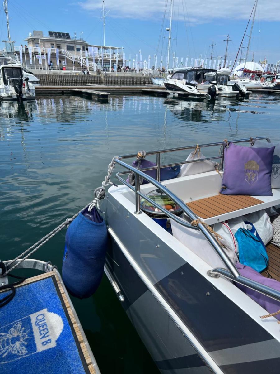 Suitetrails - Yacht Queen B Sopot HouseBoat