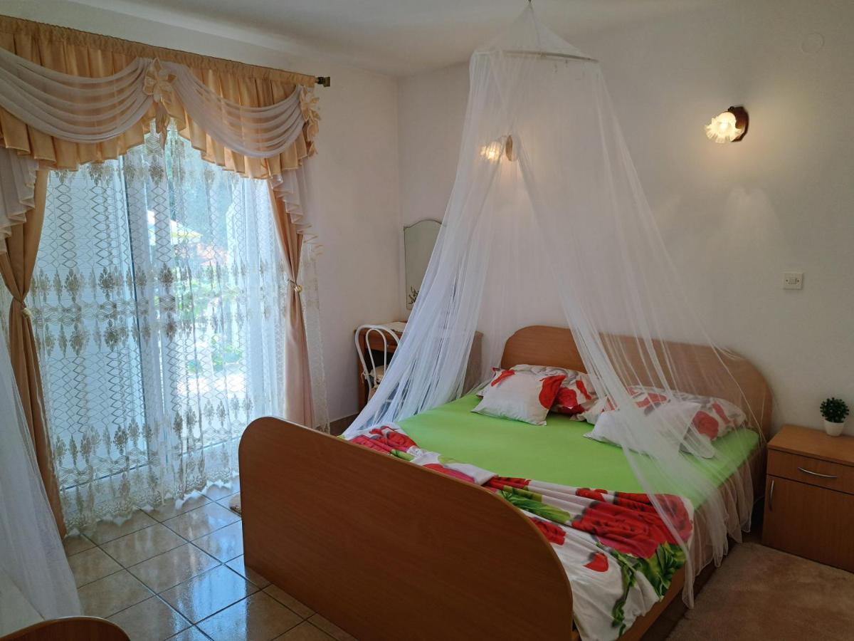 Apartments 1000 Flowers - Housity