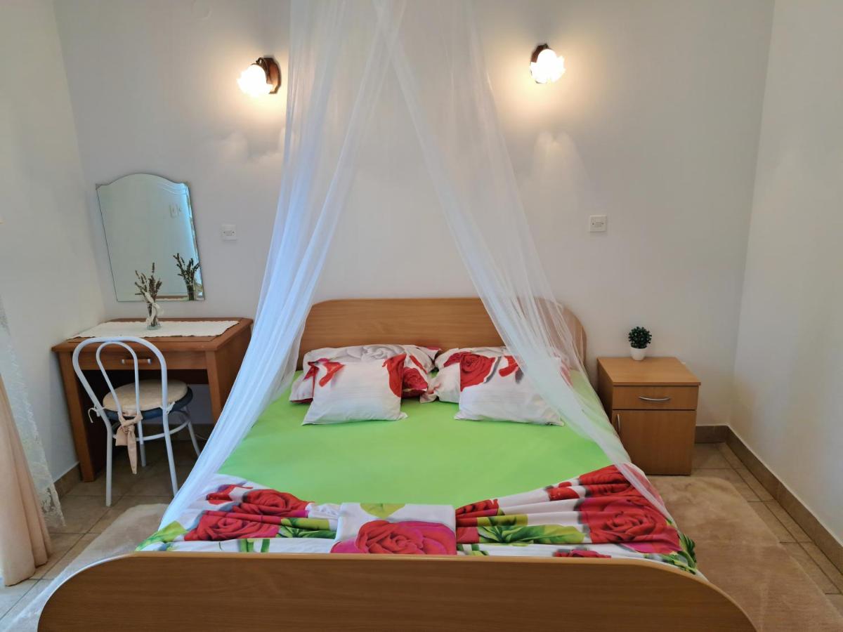 Apartments 1000 Flowers - Housity