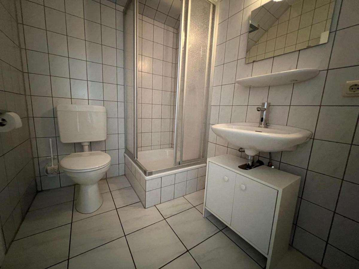 Lichtdurchflutetes Zimmer mit Küche - Housity