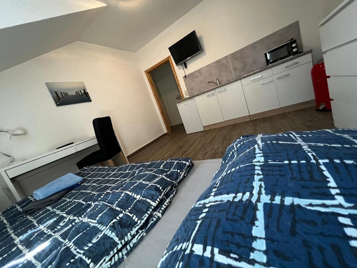Lichtdurchflutetes Zimmer mit Küche - Housity