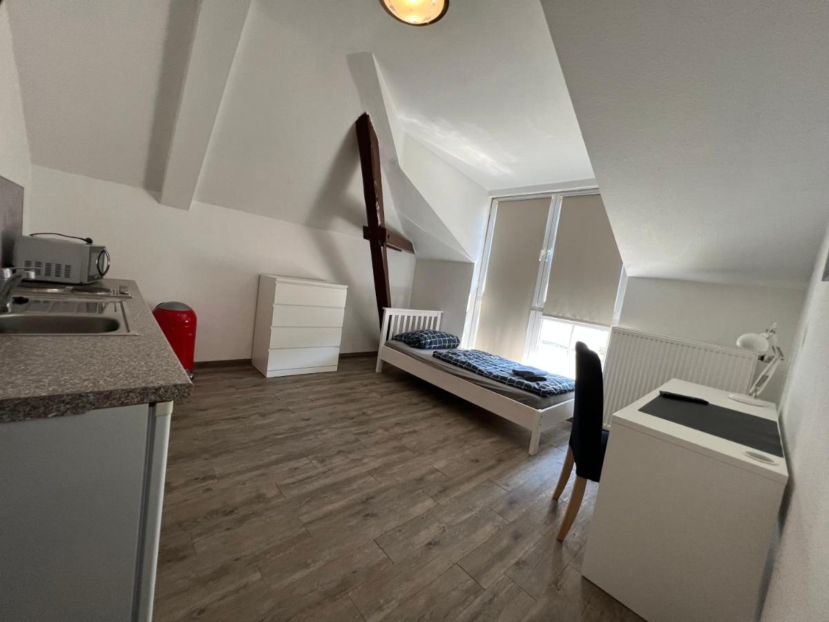 Lichtdurchflutetes Zimmer mit Küche - Housity