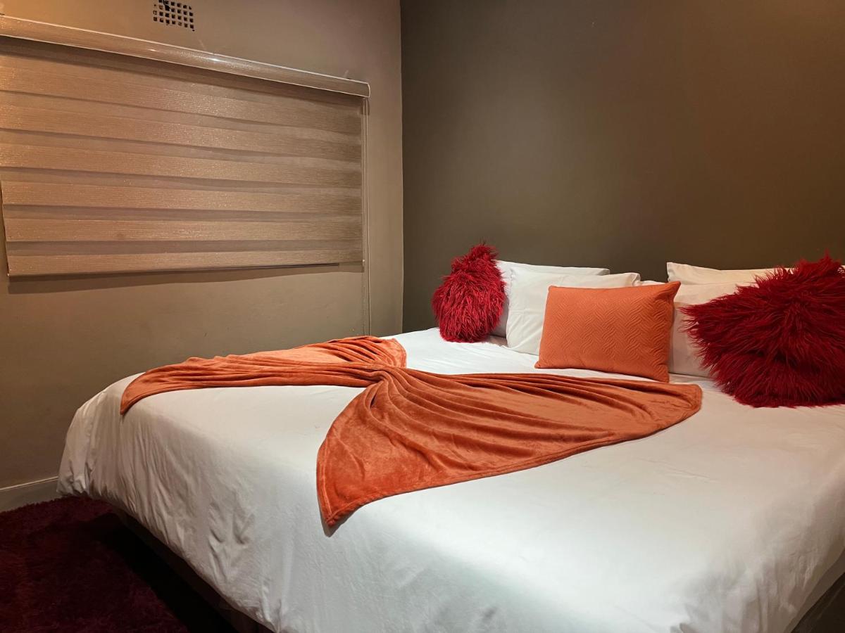 Maponya Guest House - Housity