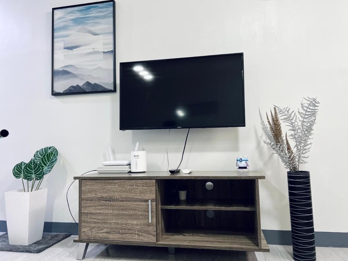 COZY STUDIO UNIT NEAR MACTAN AIRPORT FURNISH with WIFI, NETFLIX, POOL - Housity