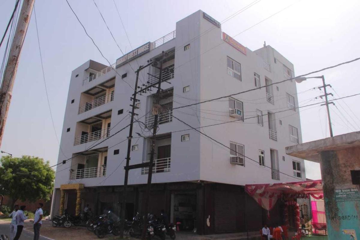 OYO Flagship 81430A A Square Hotel - Housity