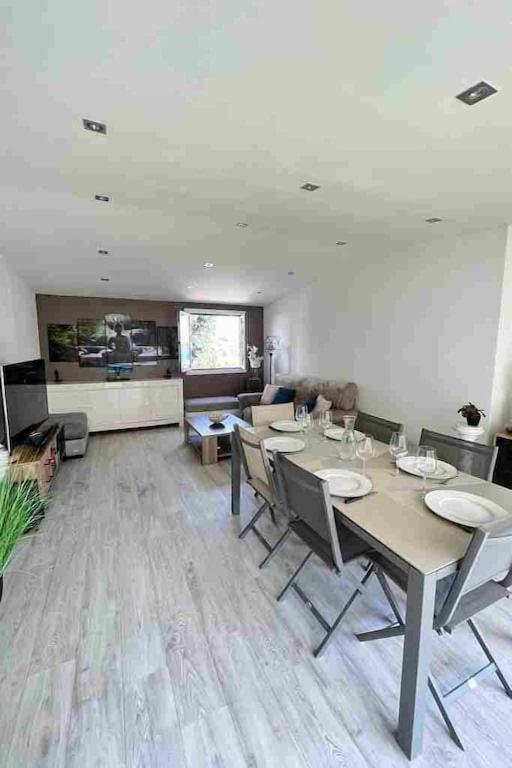Suitetrails - Romantic villa in the south of France with a private garden , pool and a terrace