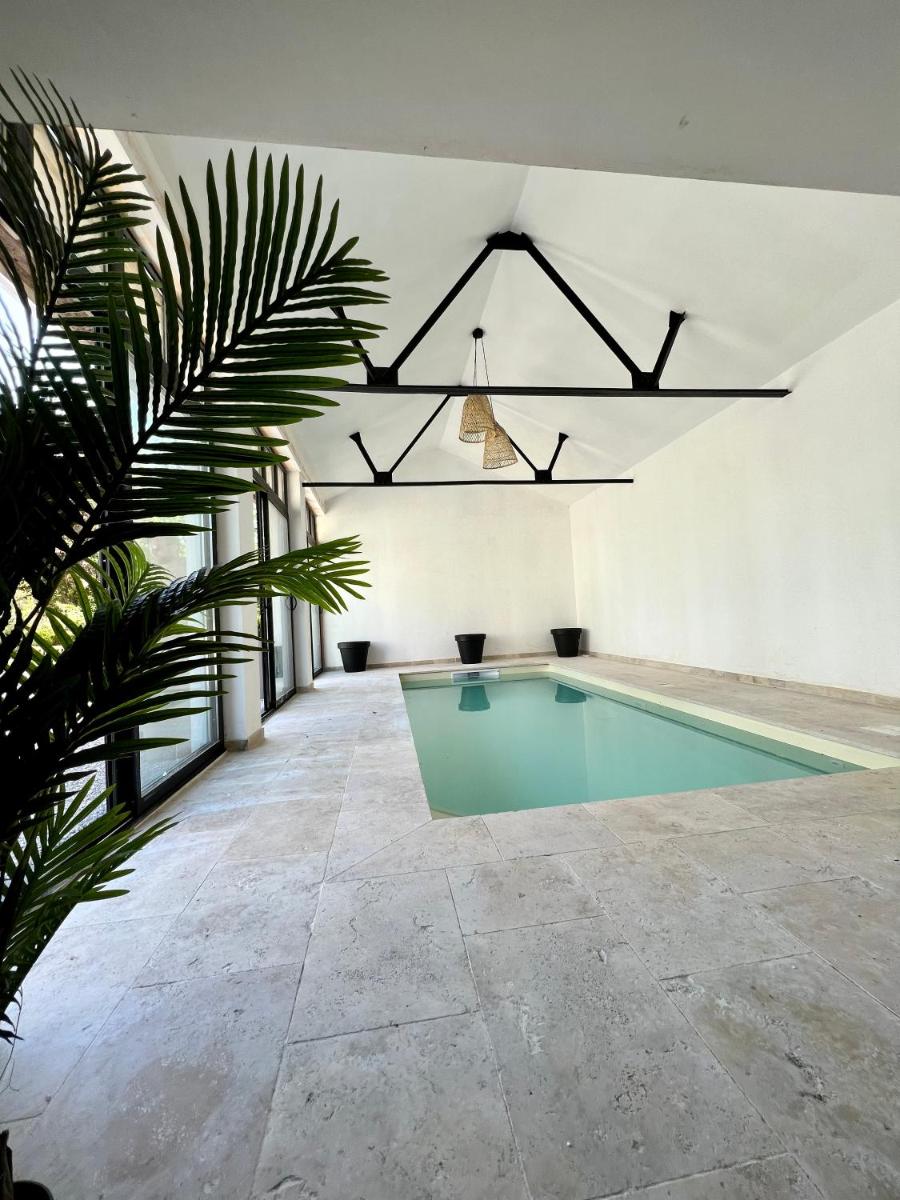 Manoir Les Feuillantines Piscine & Spa - Housity