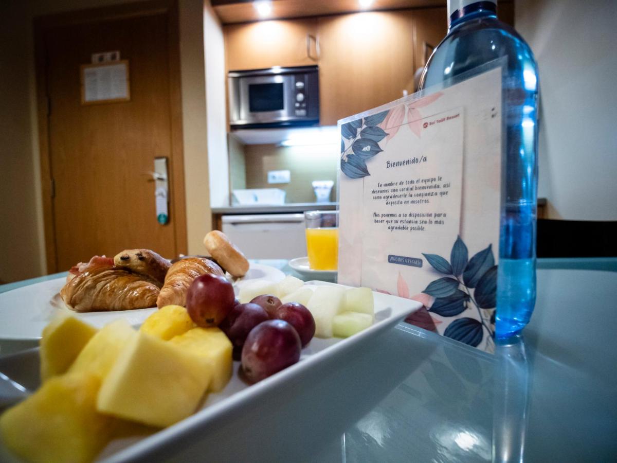 Comida en o cerca de este apartahotel
