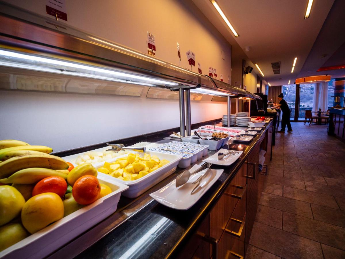Comida en o cerca de este apartahotel
