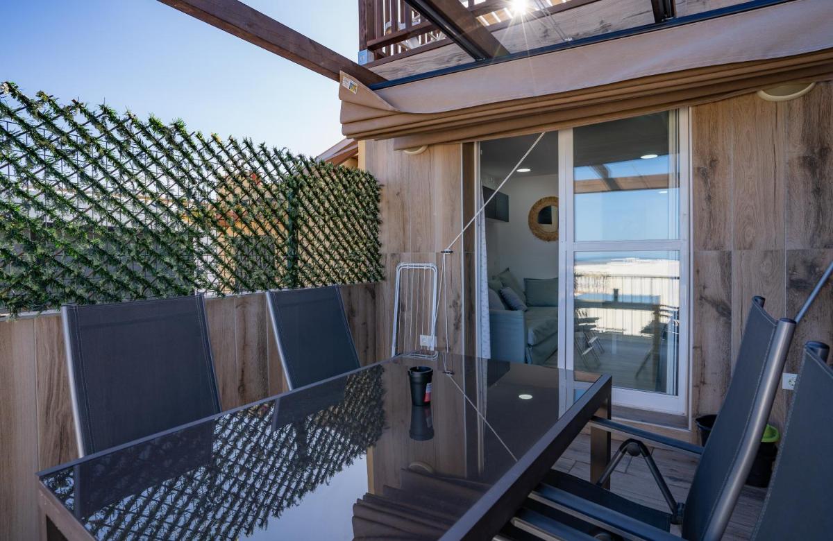 Apartamentos El Camen Carihuela Playa - Housity