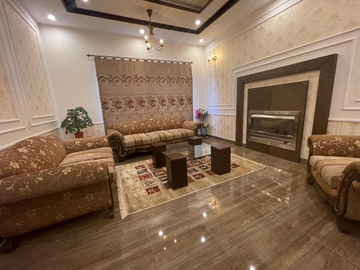 Bahria Lux Guesthouse - Housity