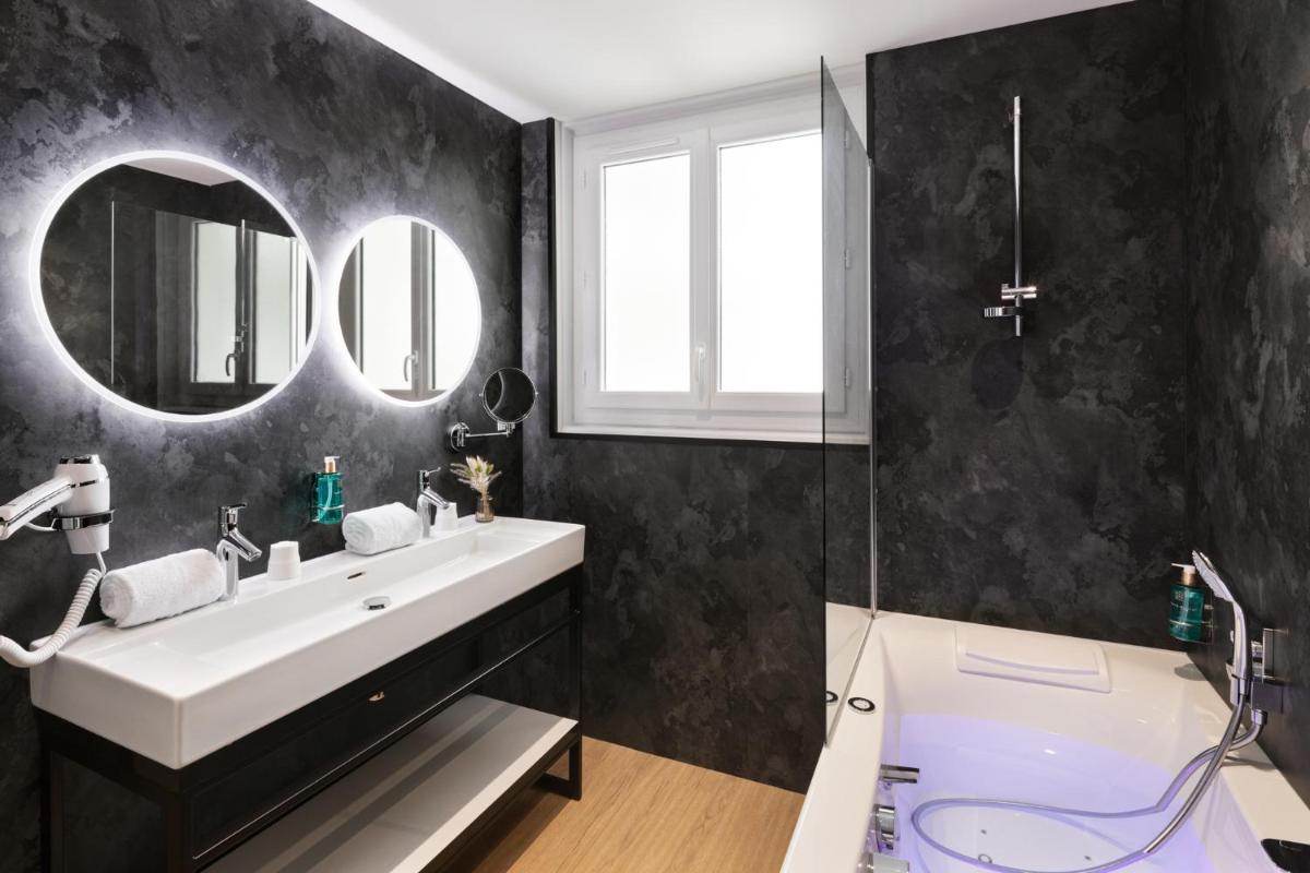 Salle de bains dans l'établissement Hôtel & Spa Le Maury, Vannes, The Originals Boutique
