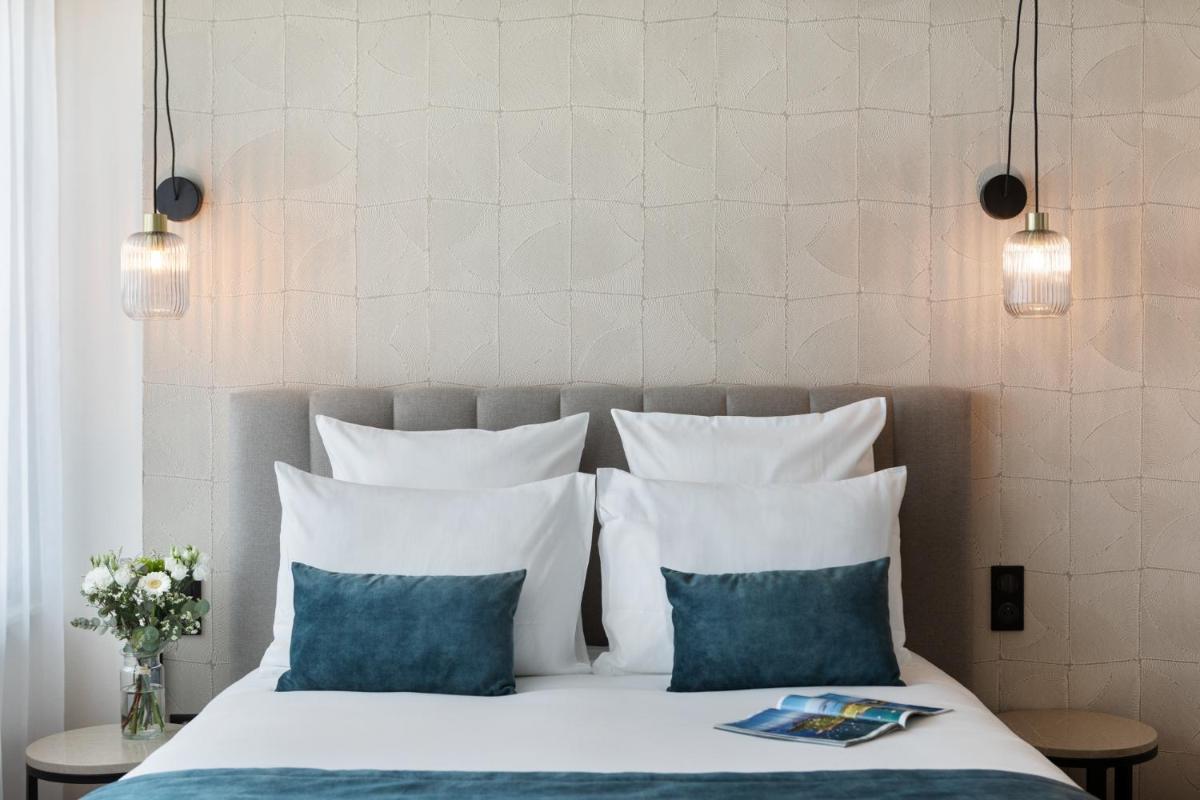 Un ou plusieurs lits dans un hébergement de l'établissement Hôtel & Spa Le Maury, Vannes, The Originals Boutique