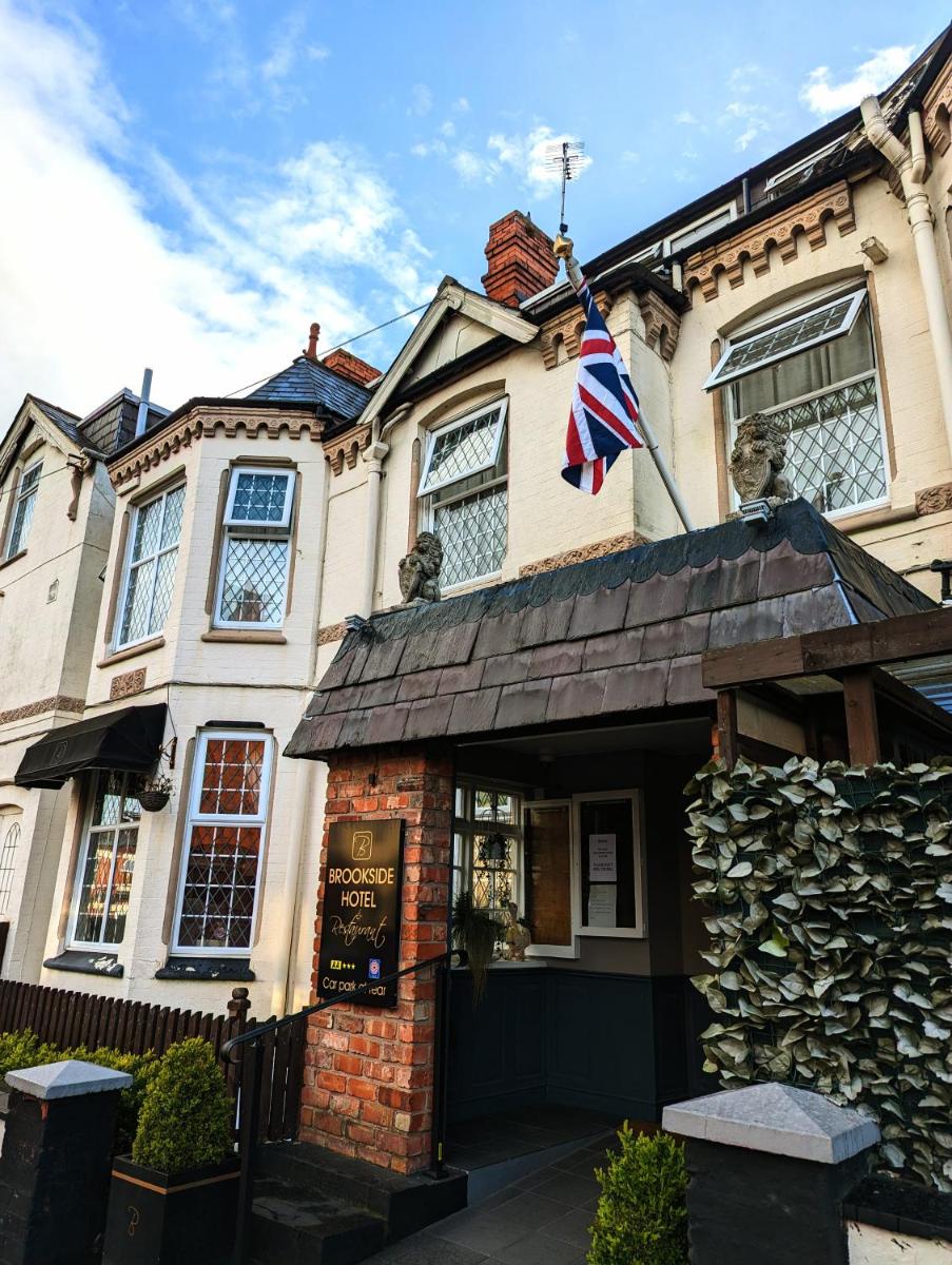 Brookside Hotel & Restaurant ,Suitable for Solo Travelers, Couples, Families, Groups Education trips & Contractors welcome - Housity
