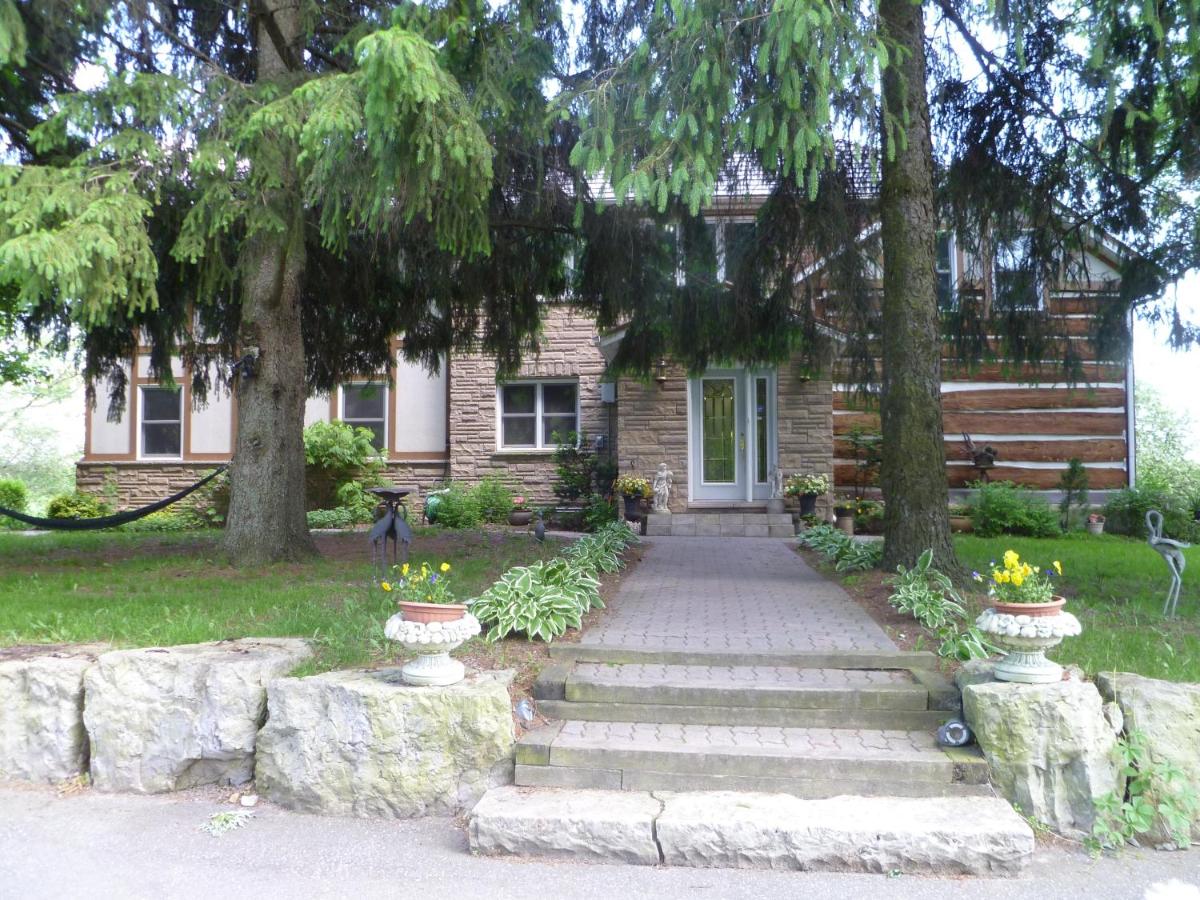 Inn on the Moraine - Housity