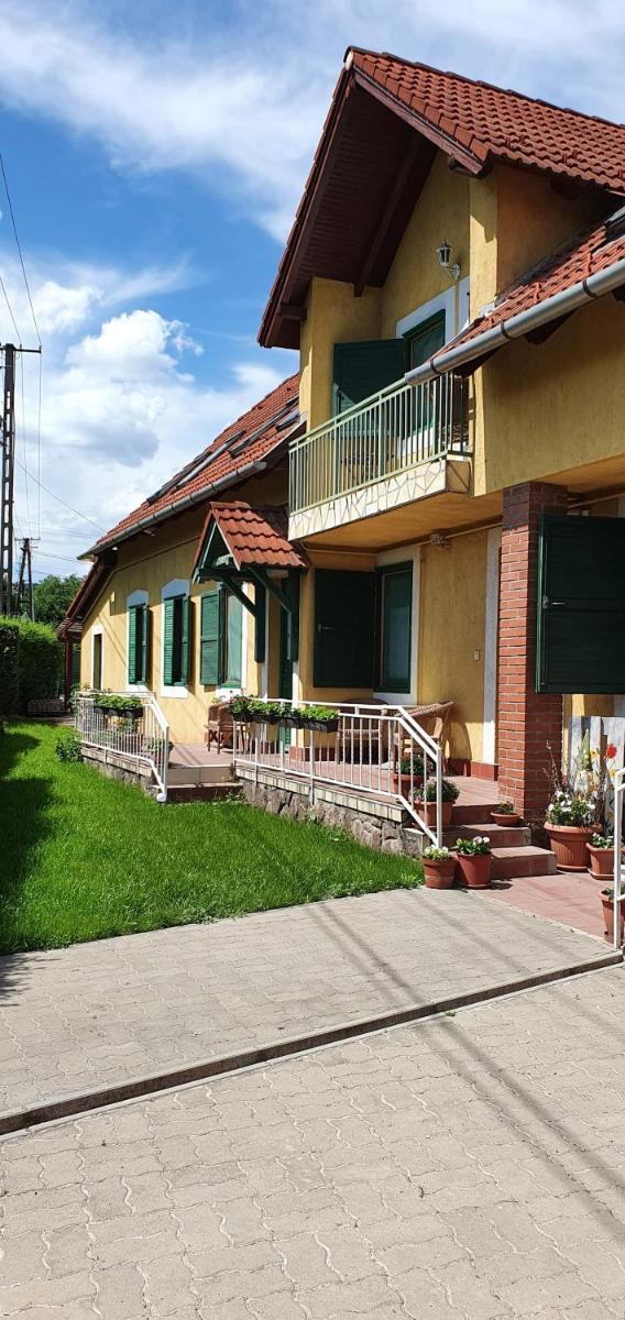 Pinkóczi Apartmanház - Housity