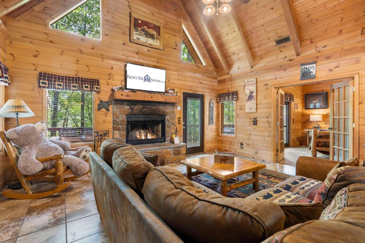 Ozark Preserve with HotTub - Housity