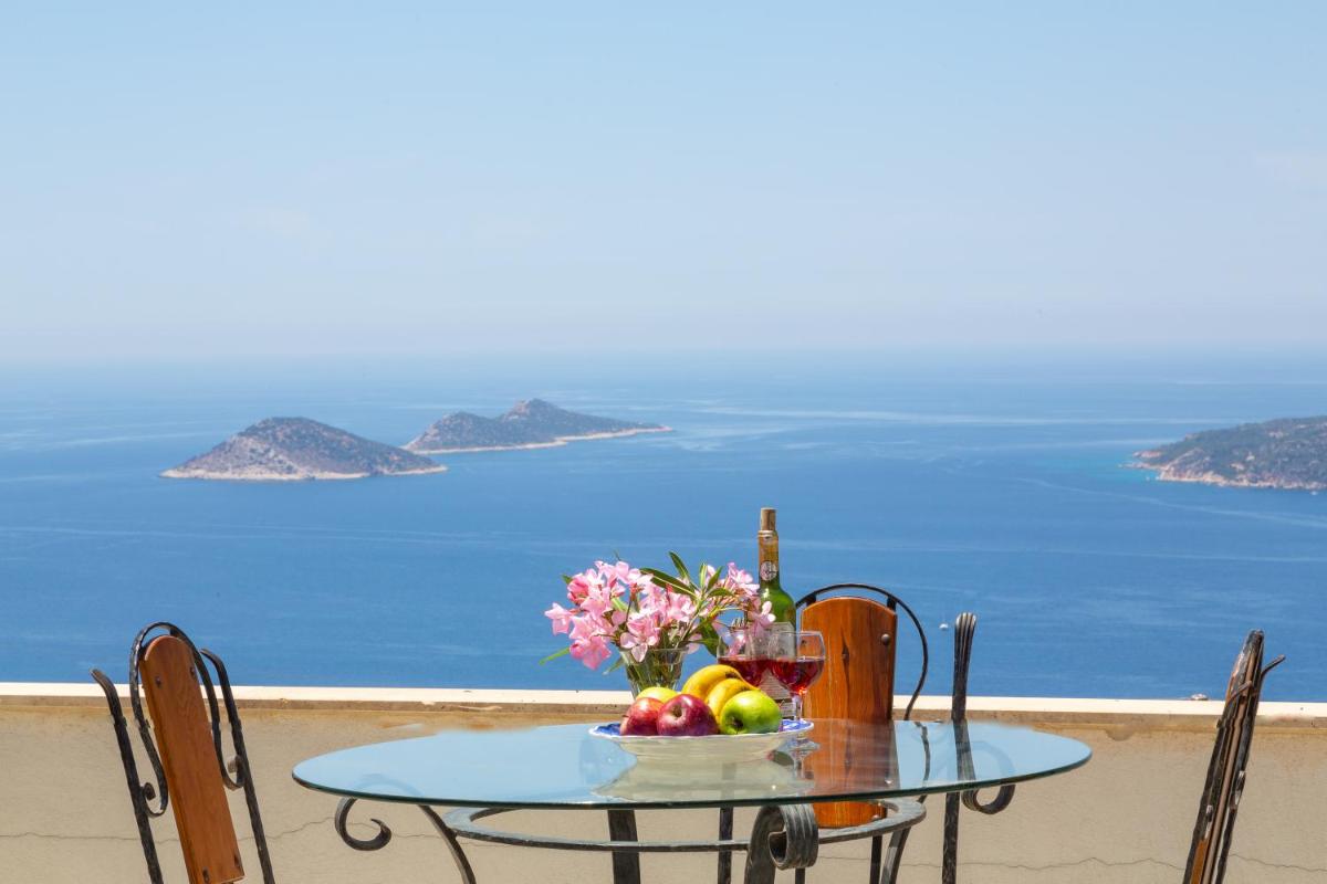 Kalkan Peak House - 4-bedroom villa with stunning Bay view - Housity