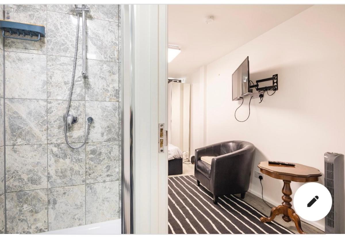 En-suite room in central Milton Keynes - Housity