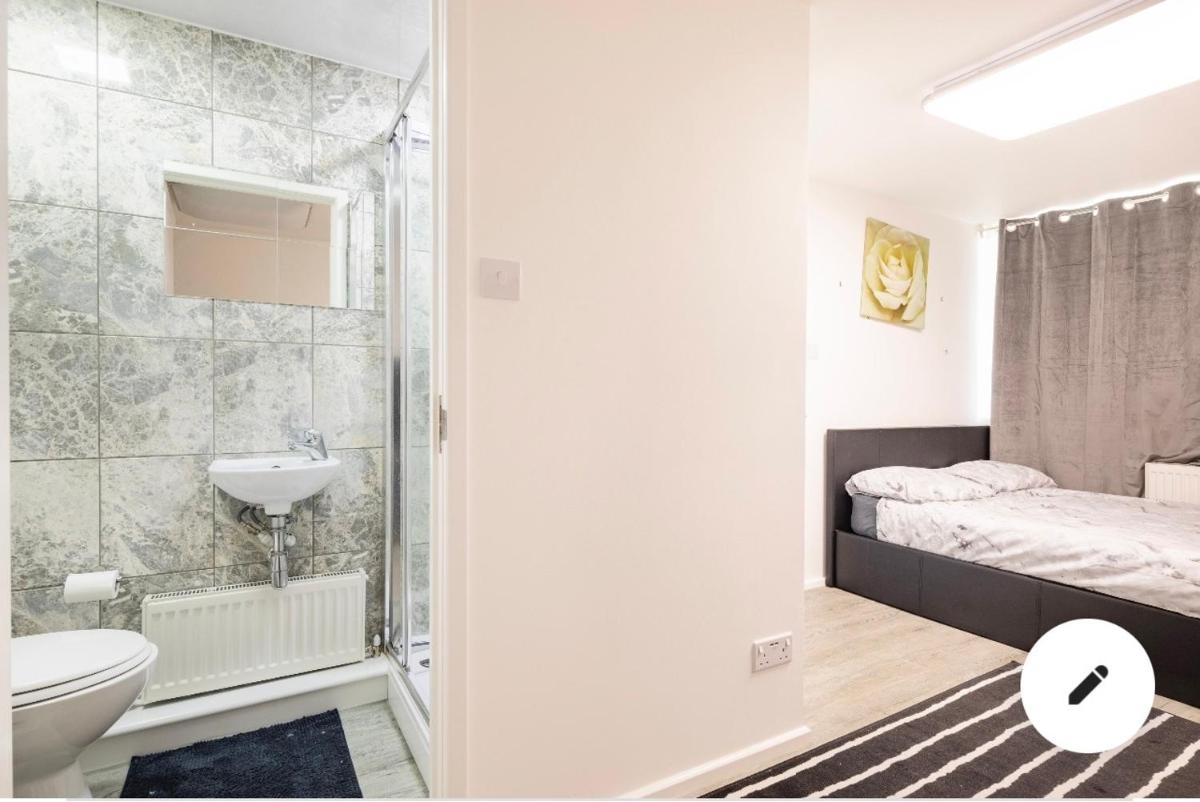 En-suite room in central Milton Keynes - Housity