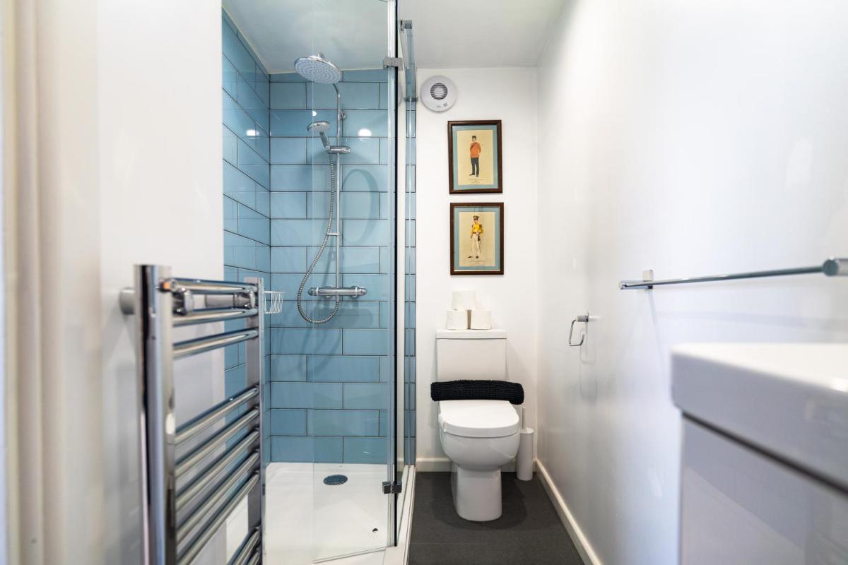 Sleepy Puffin Guest House - Housity