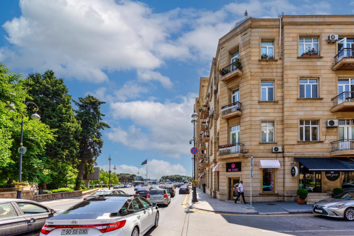 Suitetrails - AZNEFT SQUARE SEA VIEW FAMILY APARTMENTs