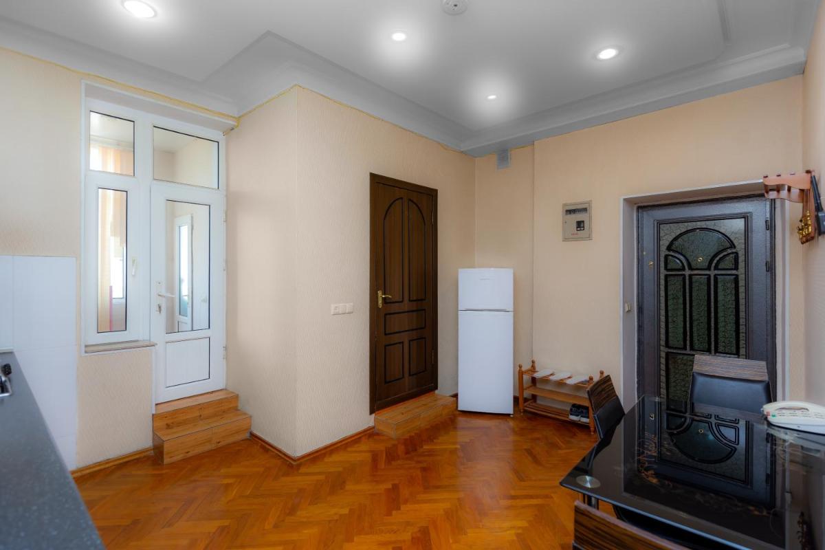 Suitetrails - AZNEFT SQUARE SEA VIEW FAMILY APARTMENTs