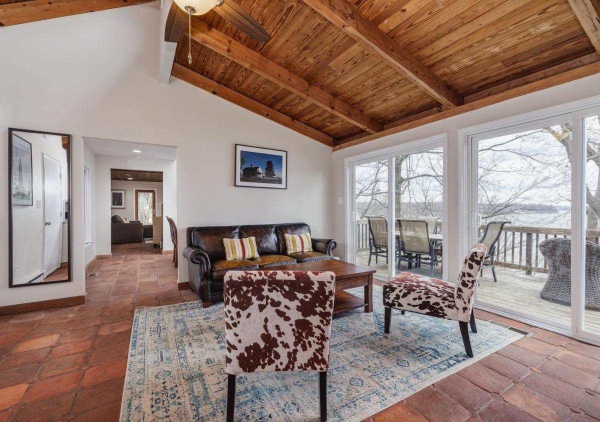 2 BR Newly Renovated Waterfront Home; 10 min from MGM & the Gaylord - Housity
