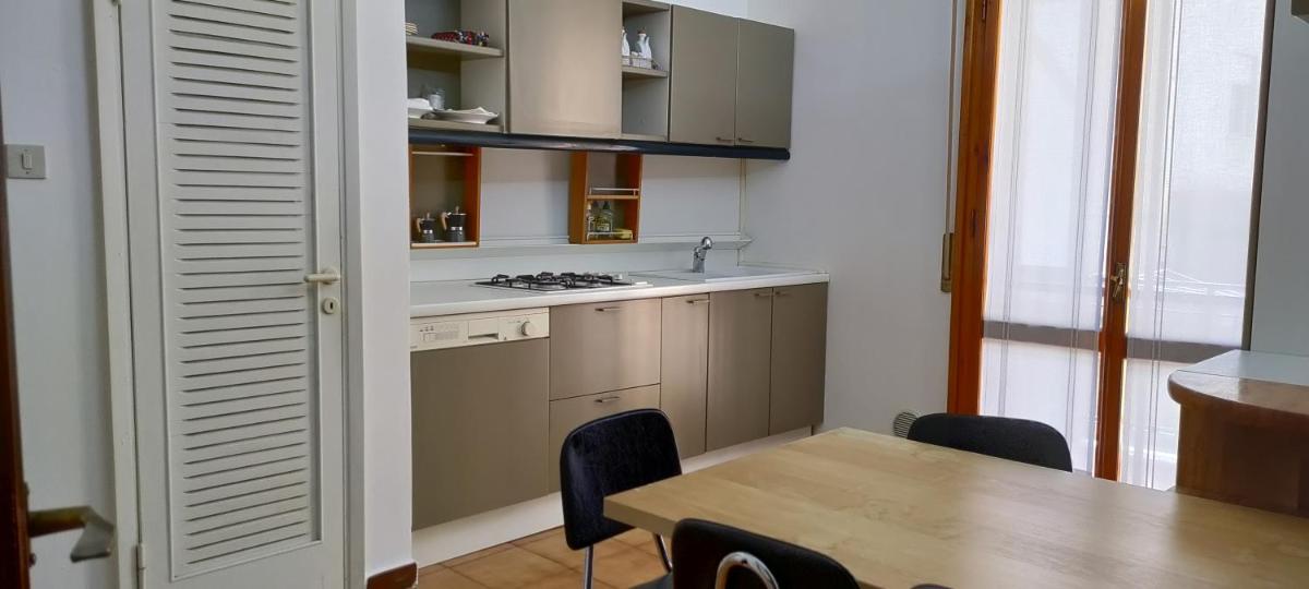 Pisa Central Station Room Rent - Housity