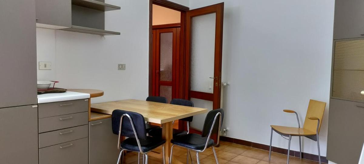 Pisa Central Station Room Rent - Housity