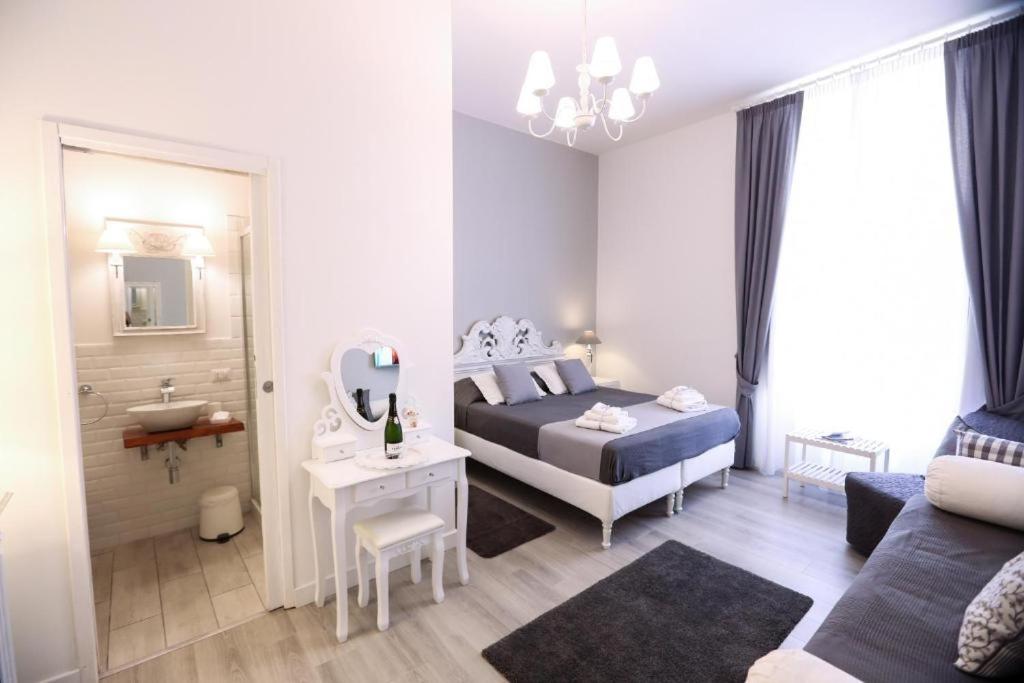 Chiaia Bridge B&B - Hizvo