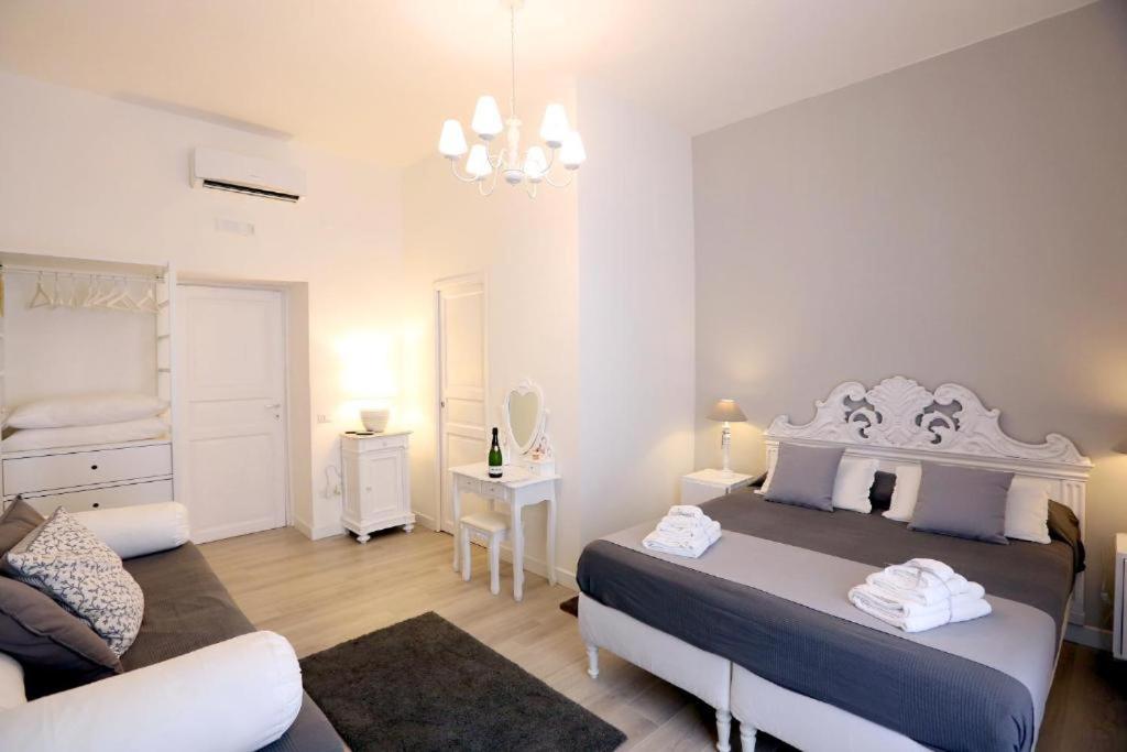 Chiaia Bridge B&B - Hizvo