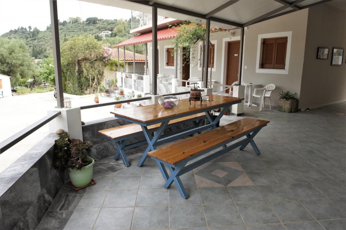 Petros Giatras - Rooms - Housity