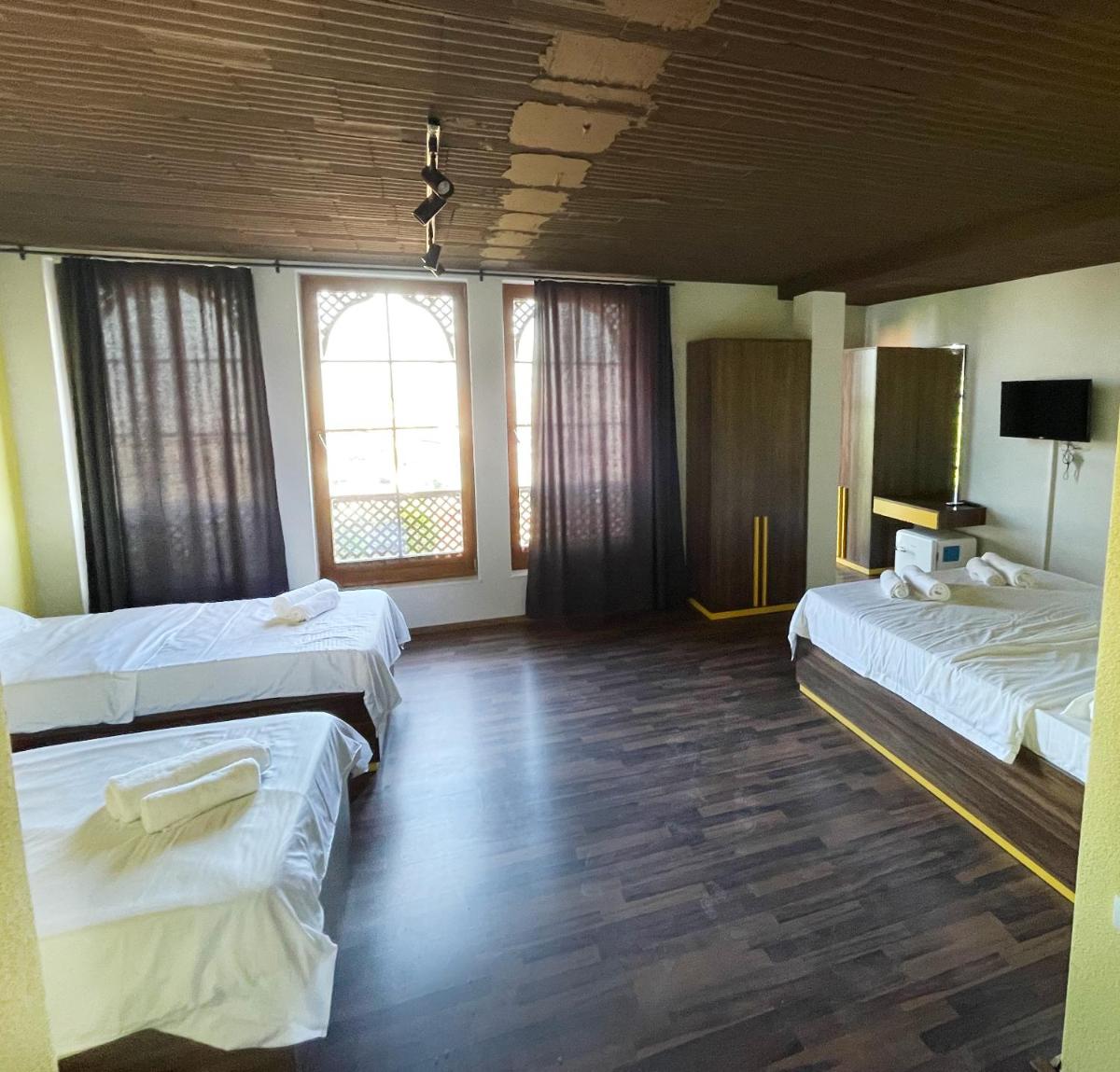Hotel Hiserra - Housity