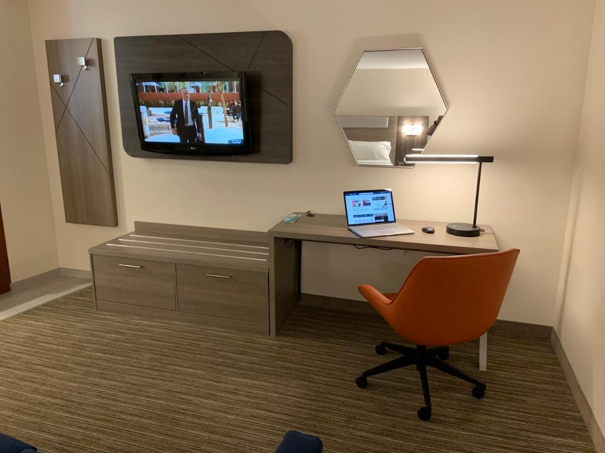 Holiday Inn Express Hotel & Suites Hermosa Beach by IHG - Housity