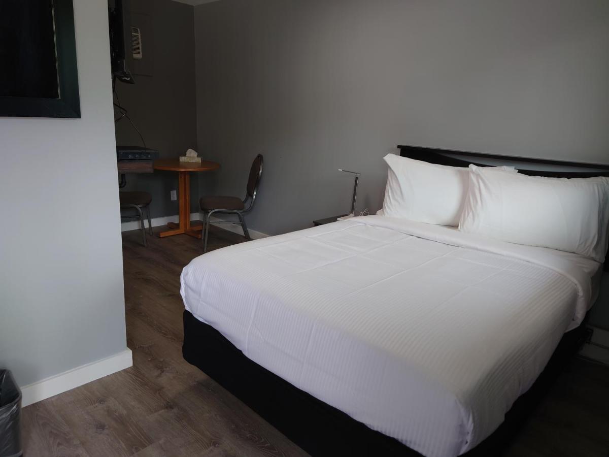 Traveler's Inn - Housity