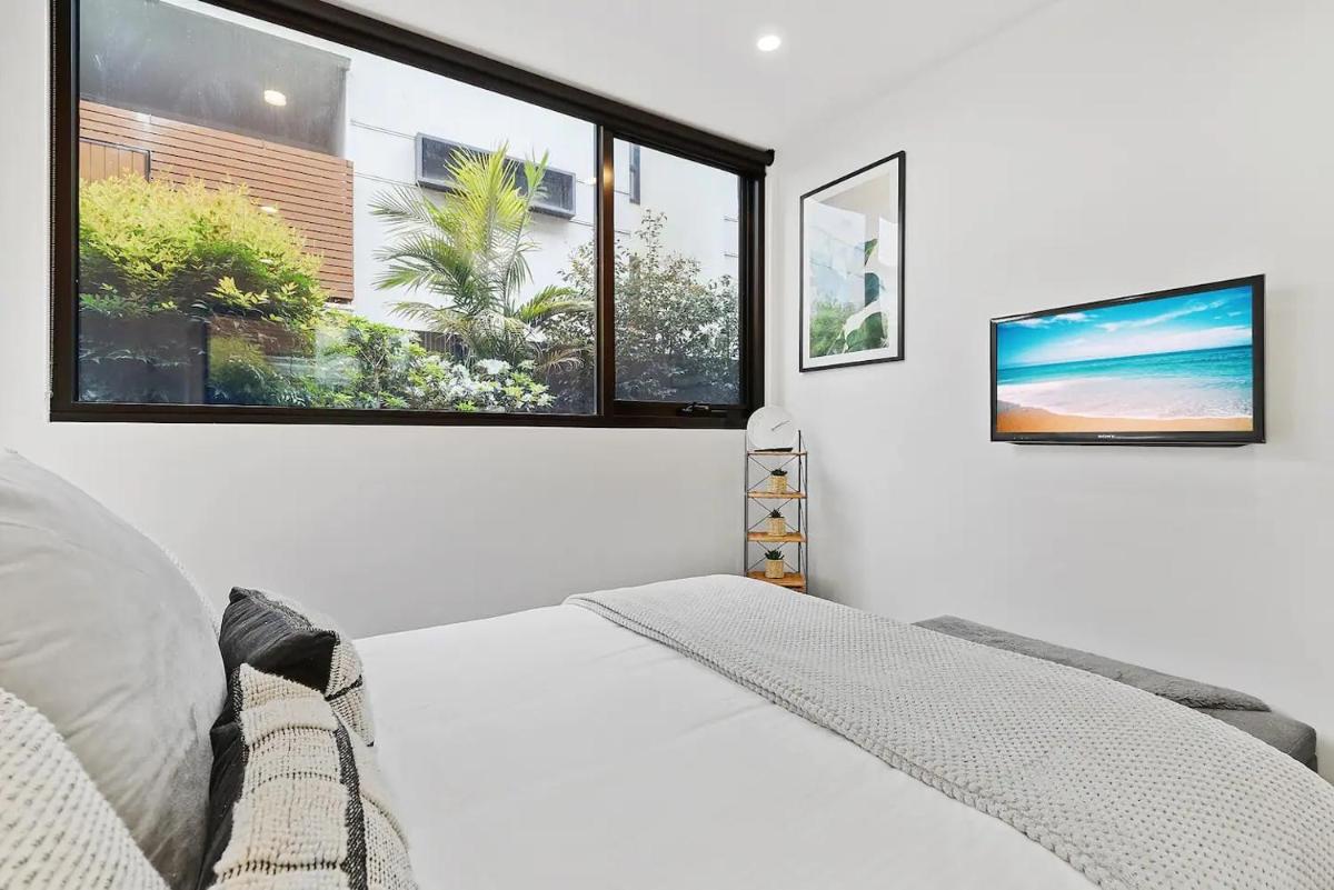 Suitetrails - Stylish One BD Hideaway in Essendon