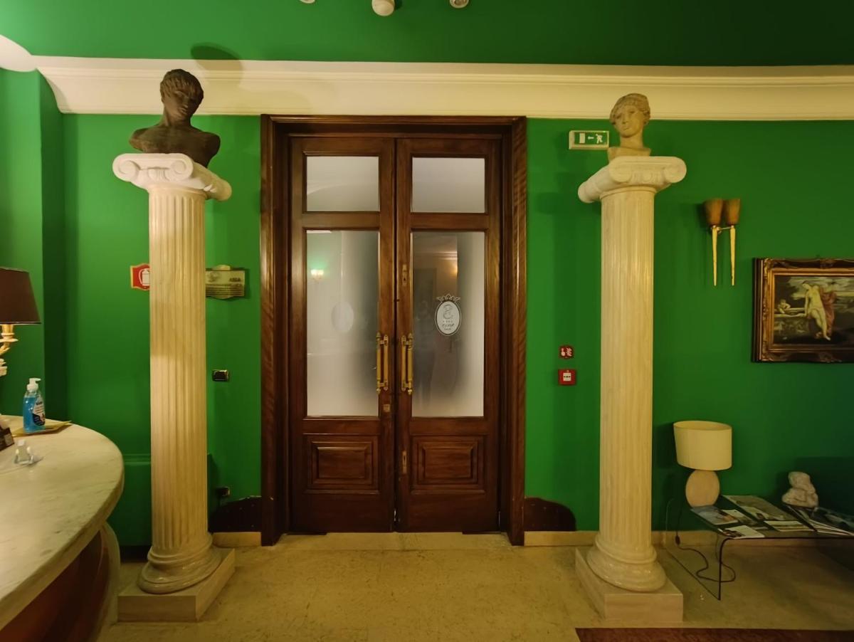 Seccy Hotel Boutique Art & Museum - Housity