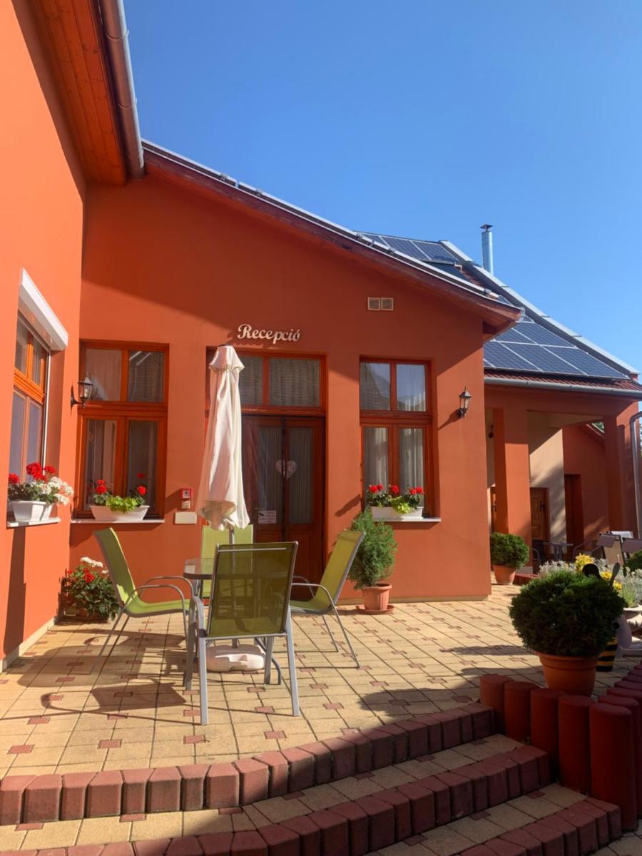Szent István Wellness Panzió - Housity