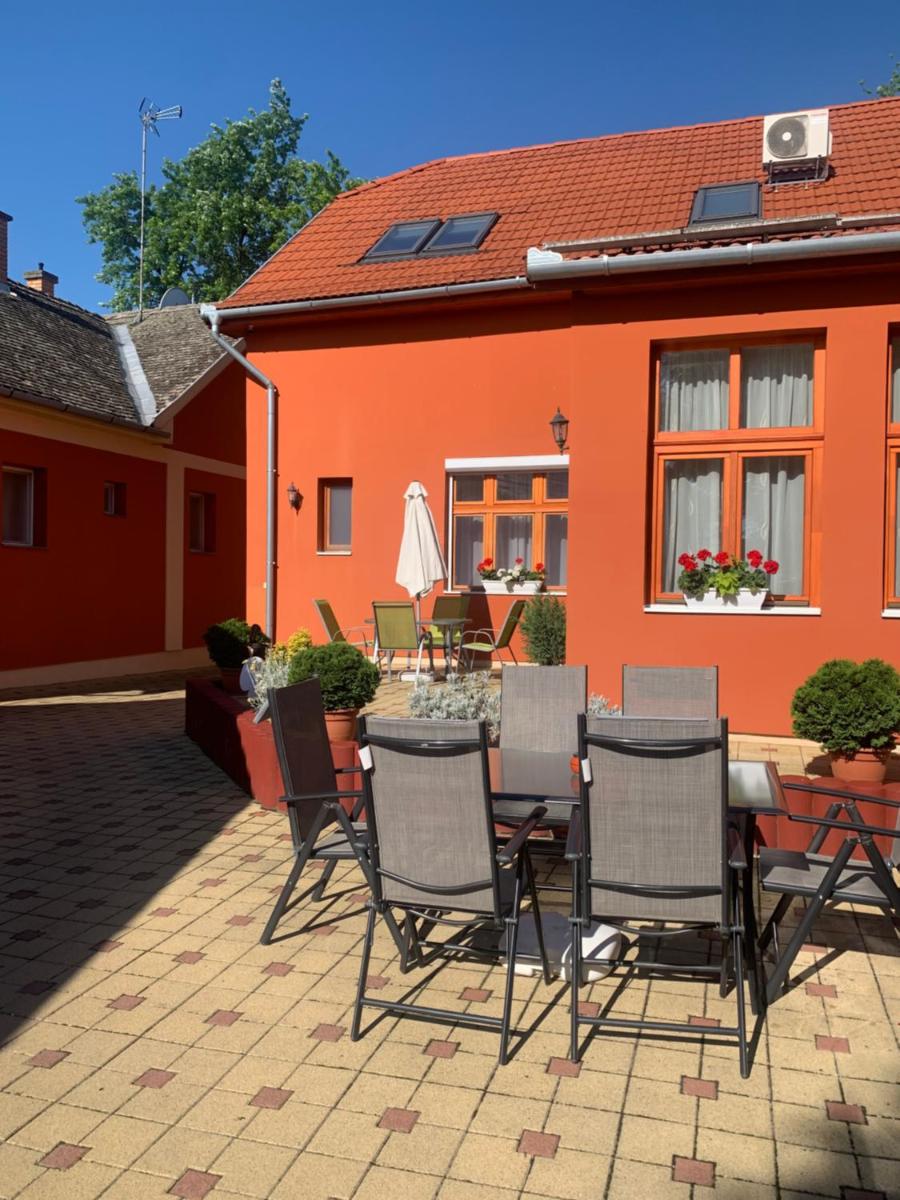 Szent István Wellness Panzió - Housity